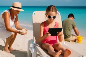 Schermi in vacanza: quanto tempo è troppo? Cosa dicono gli studi